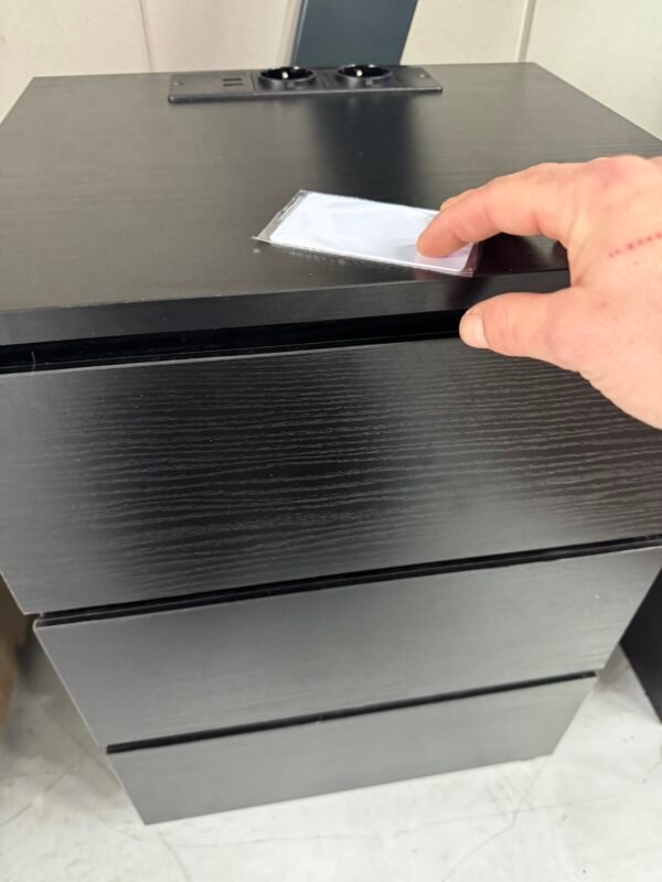 MODEL: TESLA Nachtkast of kast met verborgen ruimte en Smartlock 2 AC-stopcontacten, 2 USB - Afbeelding 4